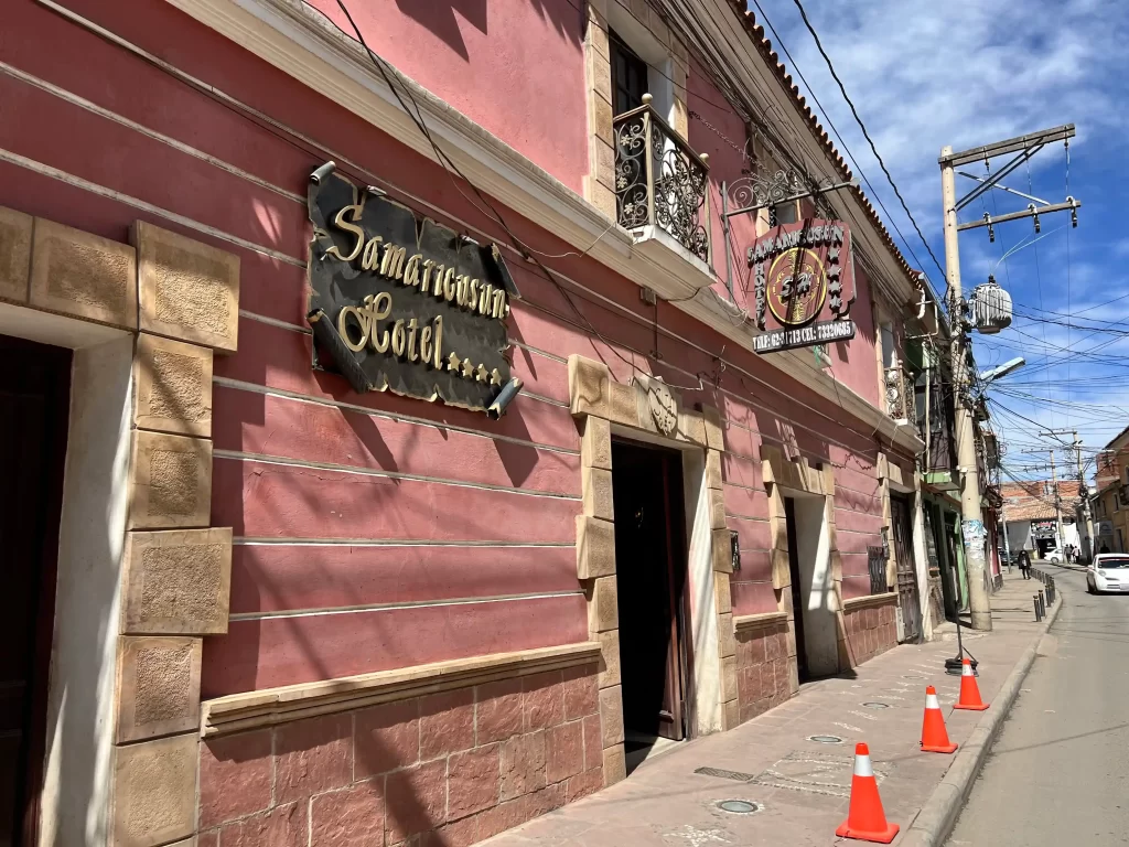 Fachada del Hotel Samaricusun en Potosí, Bolivia. Un encanto colonial en la actualidad